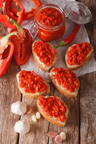 Ajvar-美味的菜式的红辣椒，洋葱和大蒜特写 — 图库照片
