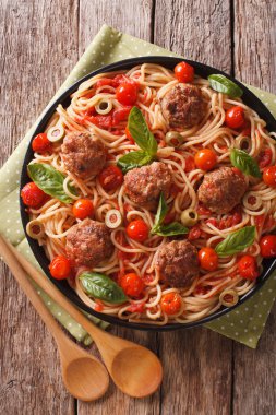 İtalyan yemeği: köfte ve domates sosu closeup spagetti 