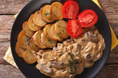 Diana biftek mantar ve krema sos yakın çekim. Yatay 