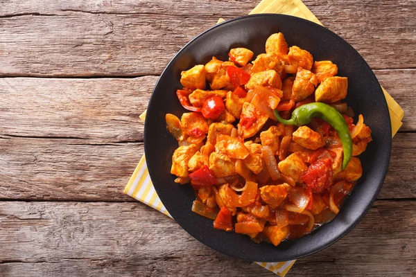 Indiai curry csirke Jalfrezi fűszerek, Paradicsom szósz és sapkák — Stock Fotó