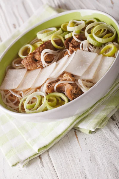 Cozinha coreana: Sopa de Galbitang com costelas de carne, macarrão de arroz e — Fotografia de Stock