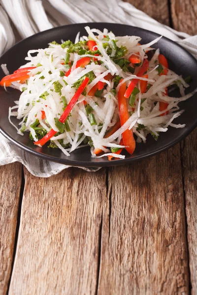 Healthy food: salad of daikon with pepper and herbs closeup. — Stock Photo, Image