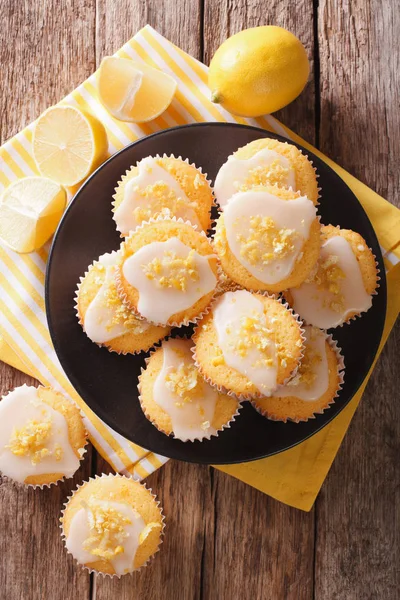 Sweet lemon muffins with zest and icing sugar close-up on a plat — Stock Photo, Image