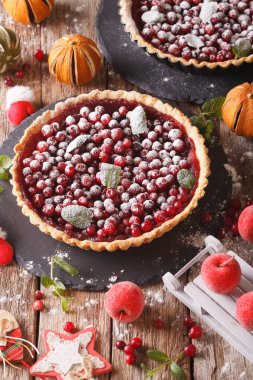 Noel kızılcık Pasta krema şeker ve şenlikli dekorasyon ile 