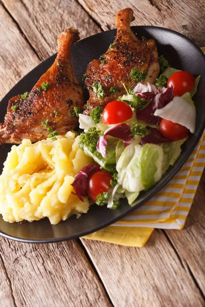 Roasted duck leg with mashed potatoes side dishes, and fresh sal — Stock Photo, Image