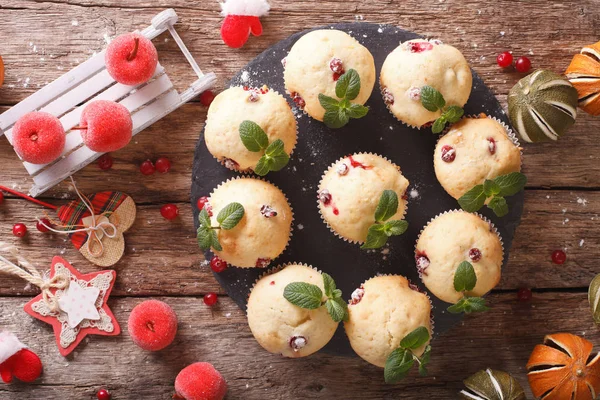 Cranberry muffins with mint and Christmas decoration close-up. h — Stock Photo, Image