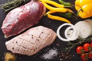 Yemek pişirmek için hazırlık ham maddeler kapat-u ile meme ördek