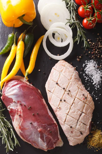 Preparation for cooking raw duck breast with ingredients close-u — Stock Photo, Image