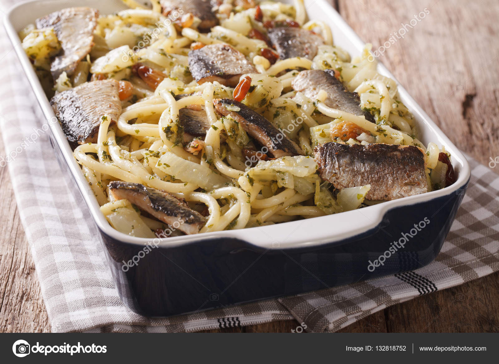 Çam Fıstıklı Kuru Üzümlü Spaghetti Çam Fıstıklı Kuru Üzümlü Spaghetti