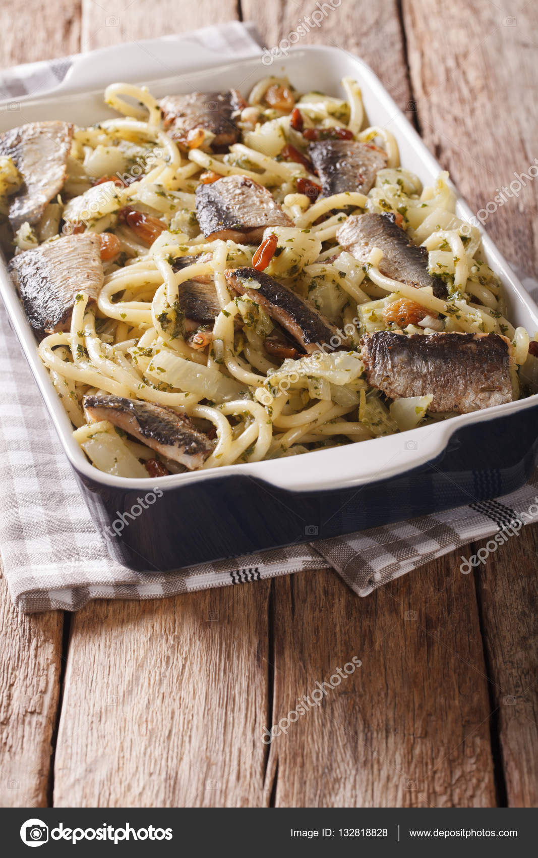 Çam Fıstıklı Kuru Üzümlü Spaghetti Çam Fıstıklı Kuru Üzümlü Spaghetti