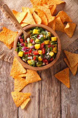 Mango, biber biber, kişniş ve soğan ile lezzetli salsa