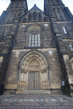 Aziz Petrus ve Pavlus'un ünlü bazilika görünümünü yer alan 