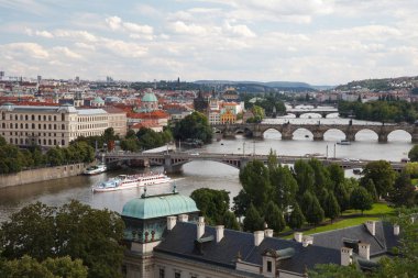 Üstten Görünüm Vltava Nehri, köprüler ve mimari. Prag