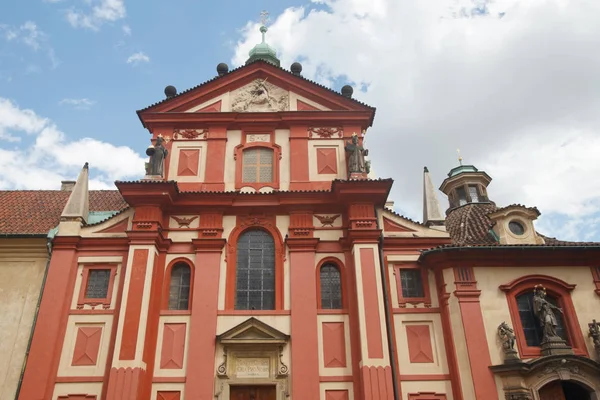 St. George 's Basiliek in Praag, Tsjechië — Stockfoto