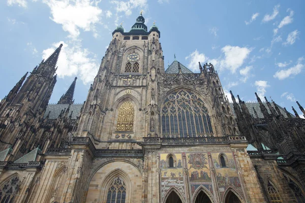 Kathedraal van St. Vitus, Wenceslaus en Vojtech in Prague Castle — Stockfoto