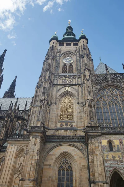 Catedral de San Vito, Wenceslao y Vojtech en el Castillo de Praga — Foto de Stock