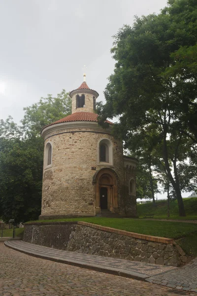 最古老的圆形建筑的布拉格维谢赫拉德圣马丁 — 图库照片