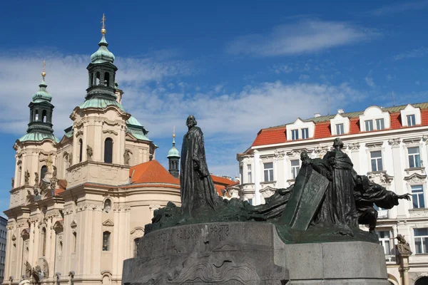 Jan Hus szobra. Óvárosi tér, Prága, Cseh — Stock Fotó