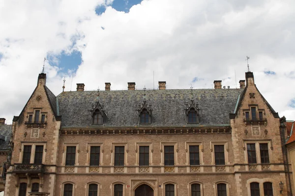 Épület a prágai vár (korábban a monaste népi Galéria — Stock Fotó