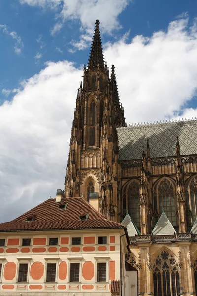 St.-Vitus-Kathedrale auf der Prager Burg — Stockfoto