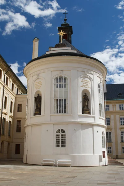 布拉格城堡中的圣十字教堂 — 图库照片