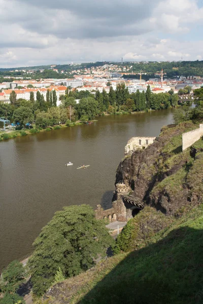 Beautiful view of Vysehrad on the river Vltava and city of Pragu — Stock Photo, Image