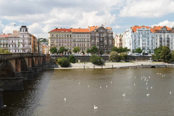 Vue sur Prague. Pont Palacky et le remblai — Photo