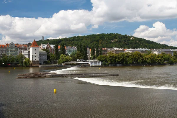 Dam on the river, view of the Malostranska water tower. Prague — Stock Photo, Image