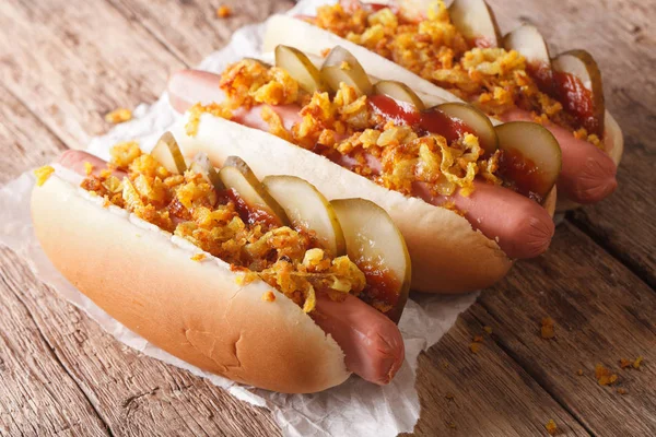 Fresh Danish hot dogs with crispy onions and pickles close up. h — Stock Photo, Image