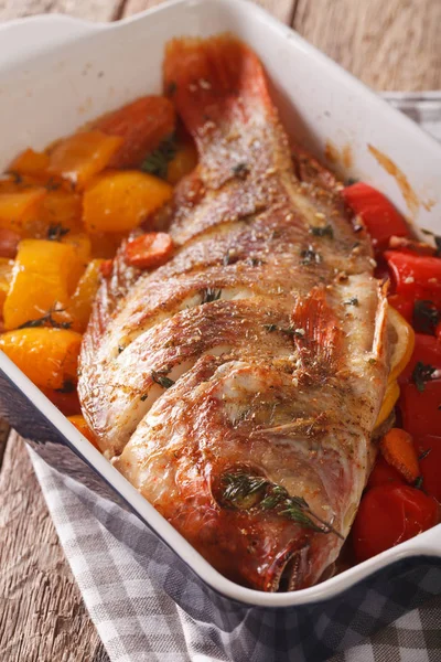 Tilapia fish baked with bell peppers, carrots and thyme close up — Stock Photo, Image