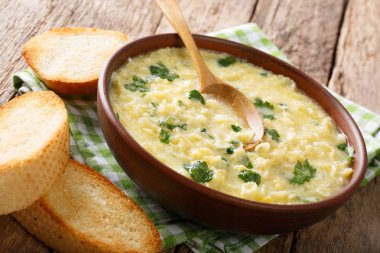 Çocuk yumurta krem çorba stracciatella farfalline ve chee ile
