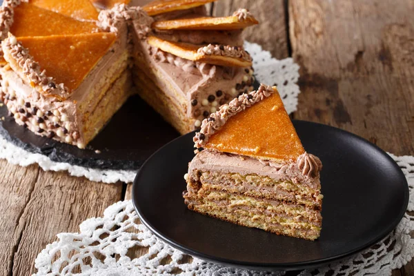 Homemade slice of Hungarian Dobosh cake with caramel close-up. h — Stock Photo, Image