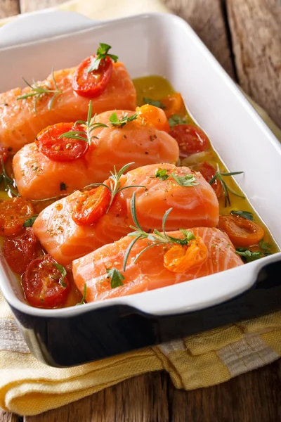 Slow Baked Salmon and Cherry Tomatoes in olive oil. Vertical — Stock Photo, Image