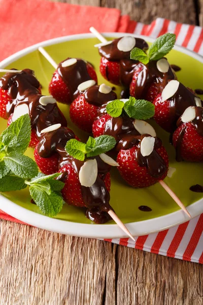 Ripe strawberries decorated with chocolate, mint and almonds clo — Stock Photo, Image