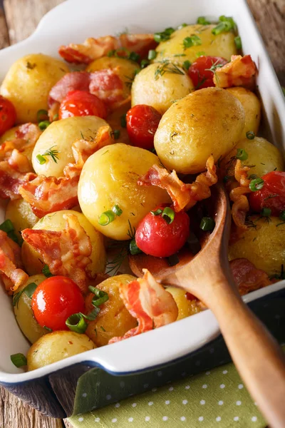 Simple food: new potatoes baked with bacon and tomatoes in bakin — Stock Photo, Image