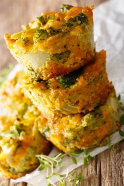 Doyurucu ve lezzetli meze: brokoli kek ile peynir yağmurluk