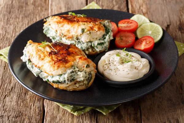 Baked chicken breast stuffed with cheese and spinach, close-up. — Stock Photo, Image