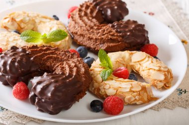 Güzel kurabiye kurabiye at nalı ve çikolata ve alm ile