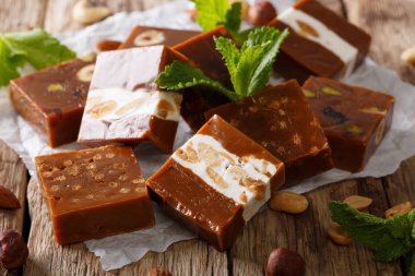 Karamel. Altın karamela toffee şeker karamel makro. horizo