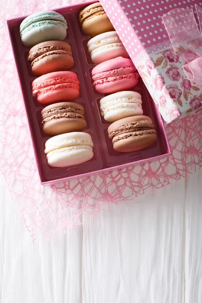 Beautiful food: French macaroons in a gift box close-up on a tab — Stock Photo, Image