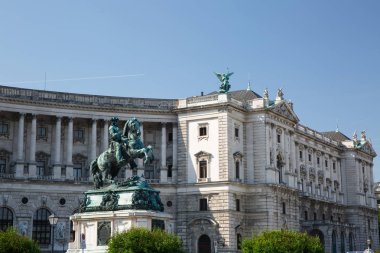 Prens Avusturya, Viyana, Hofburg Sarayı ve atlı heykeli 