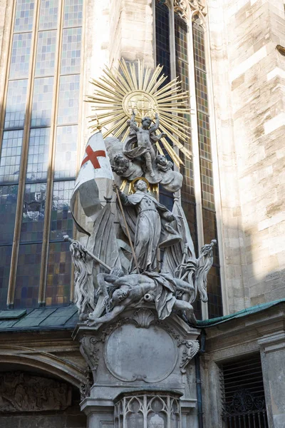 Preekstoel van Sint Jan van Capistrano op de buitenkant van St. Stephen — Stockfoto