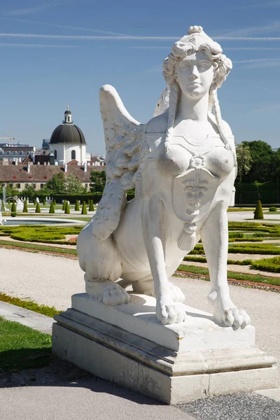 Esfinge rococó en los jardines del Belvedere en Viena, Austria — Foto de Stock