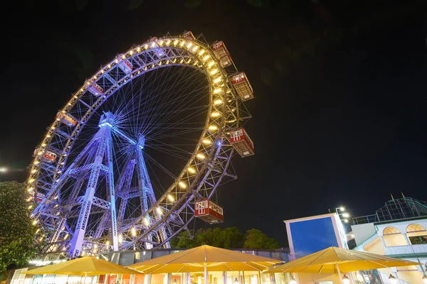 Viyana Devasa Dönme dolabı Prater 'da