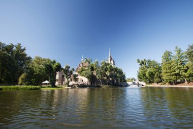 Şehir Park Varosliget bir göl ve manzaralı Vajdahunyad c