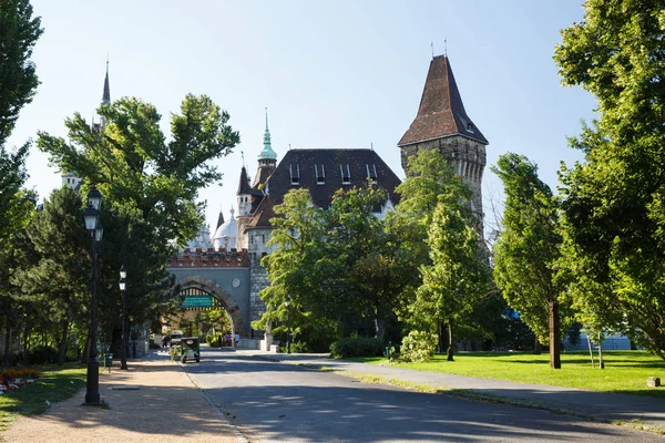 Vaidahunyad zamek, zbudowany w stylu eklektyzmu. Budapeszt — Zdjęcie stockowe