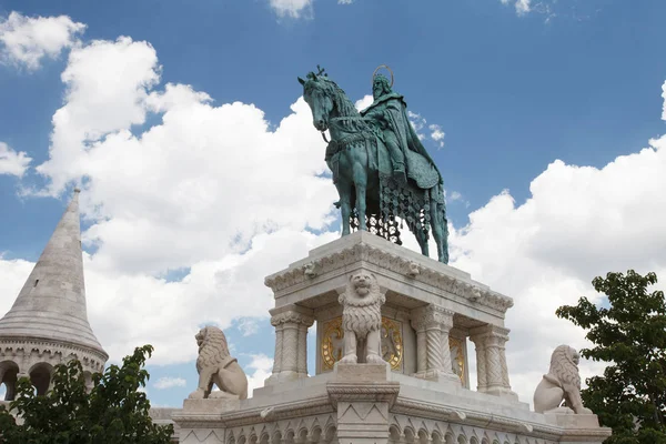 Horse riding statue of Stephen I of Hungary, Fishermen's Bastion — Stock Photo, Image