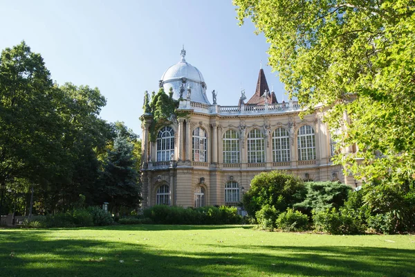 The exterior of the museum of Agriculture in Budapest — Stock Photo, Image