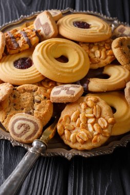 Festival çerez mix yakın bir plaka üzerinde çekim. dikey