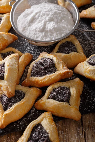 Biscoitos Hamantaschen com um recheio de papoula para celebrar Purim — Fotografia de Stock